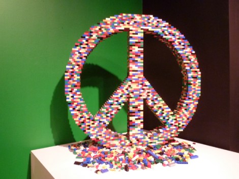 Lego, Nathan Sawaya, Discovery Center, Times Square, peace symbol