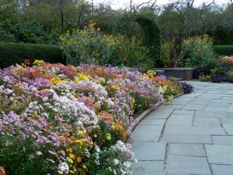 Central Park, Conservatory Garden, Fifth Avenue, Chrysanthemums, French Garden, English Garden, Three Dancing Maidens, The Secret Garden, Frederick Law Olmsted