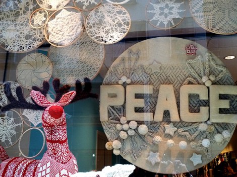 Lion Brand Yarn, Window Display, Reindeer, Christmas, Snowflakes, Star of David, New York, West 15th Street, Knit, Crochet, Yarn
