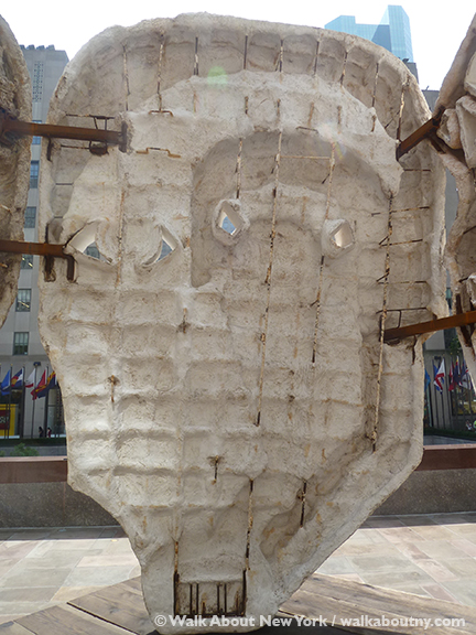 Masks, Pentagon, Rockefeller Center, Rockefeller Plaza, Plaster, Thomas Houseago, Rockefeller Plaza, Christmas Tree,