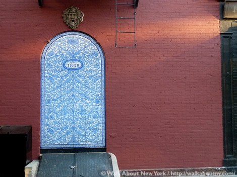 88 Perry Street, Little Spain, Perry Street, Greenwich Village, Bleecker Street, azulejo, tiles, 1868, Greenwich Village Walking Tour, mural, Landmarks Preservation Commission, Walk About New York, Spain