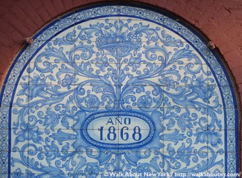 88 Perry Street, Little Spain, Perry Street, Greenwich Village, Bleecker Street, azulejo, tiles, 1868, Greenwich Village Walking Tour, mural, Landmarks Preservation Commission, Walk About New York, Spain